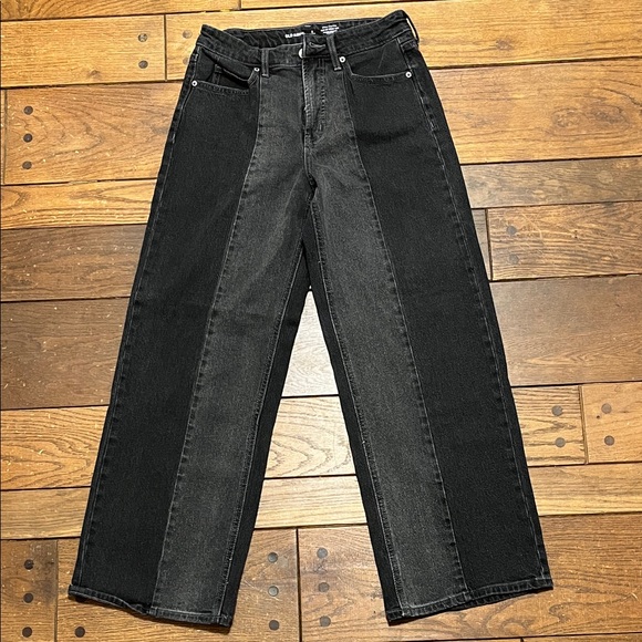 Old Navy Black Two-Tone Extra High-Rise Sky-Hi Wide Leg Jeans - Picture 1 of 5